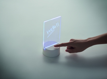 Logotrade reklaamkingituse foto: LEDMEMO valgustatud LED-märkmetahvel