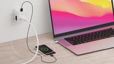 Logo trade liikelahjat tuotekuva: SKROSS World Travel adapteri MUV 65W PD USB C -kaapelilla