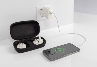 Logotrade mainoslahjat ja liikelahjat tuotekuva: TravelCharge Pro RCS -matkalaturi USB C:llä