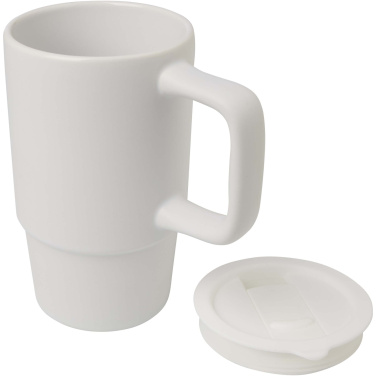 Logotrade Ideja dāvanas foto: Carter 450 ml keramikas krūze ar plastmasas vāku