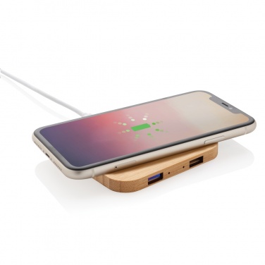 Лого трейд бизнес-подарки фото: Беспроводное зарядное устройство Bamboo 5 Вт с USB-портом