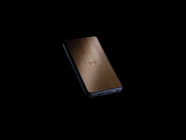 Logotrade presentreklam bild: 8.000 mAh powerbank m. trådlös laddning RCS plast
