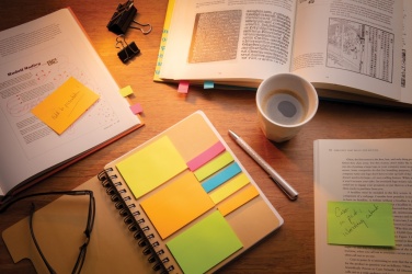 Logotrade reklamprodukter bild: A5 Kraft spiralbunden anteckningsbok med sticky notes