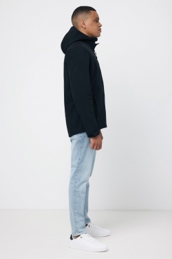 Logotrade profilprodukter bild: Iqoniq Makalu soft shell herrjacka i återvunnen polyester