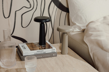 Logotrade profilreklam bild: VINGA Avery RCS bordslampa